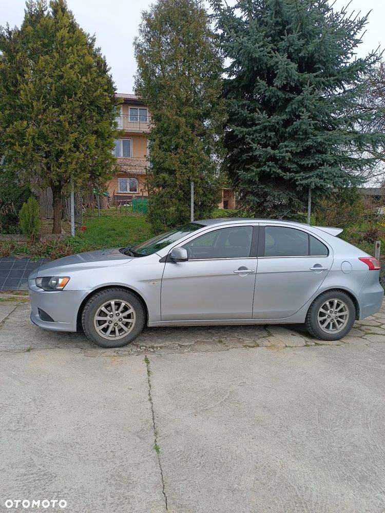 Mitsubishi Lancer 1.6 Inform - 1