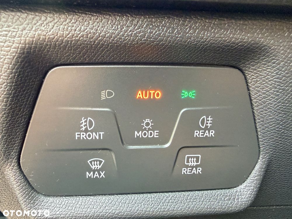 Seat Leon Sportstourer 2.0 TDI DSG Style Edition - 22