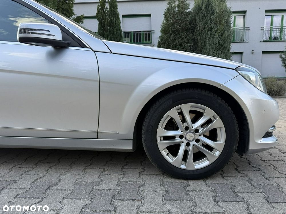 Mercedes-Benz Klasa C 250 CDI DPF 4Matic 7G-TRONIC BlueEFFICIENCY Avantgarde - 38