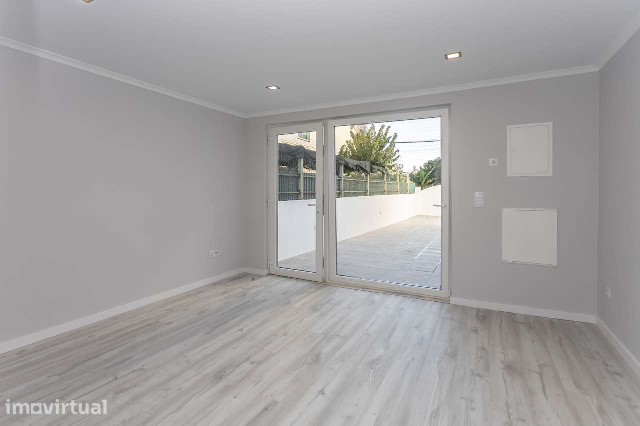 Arrendo Apartamento T0 remodelado- Foros de Amora, Seixal – 550 Eur - Grande imagem: 2/11