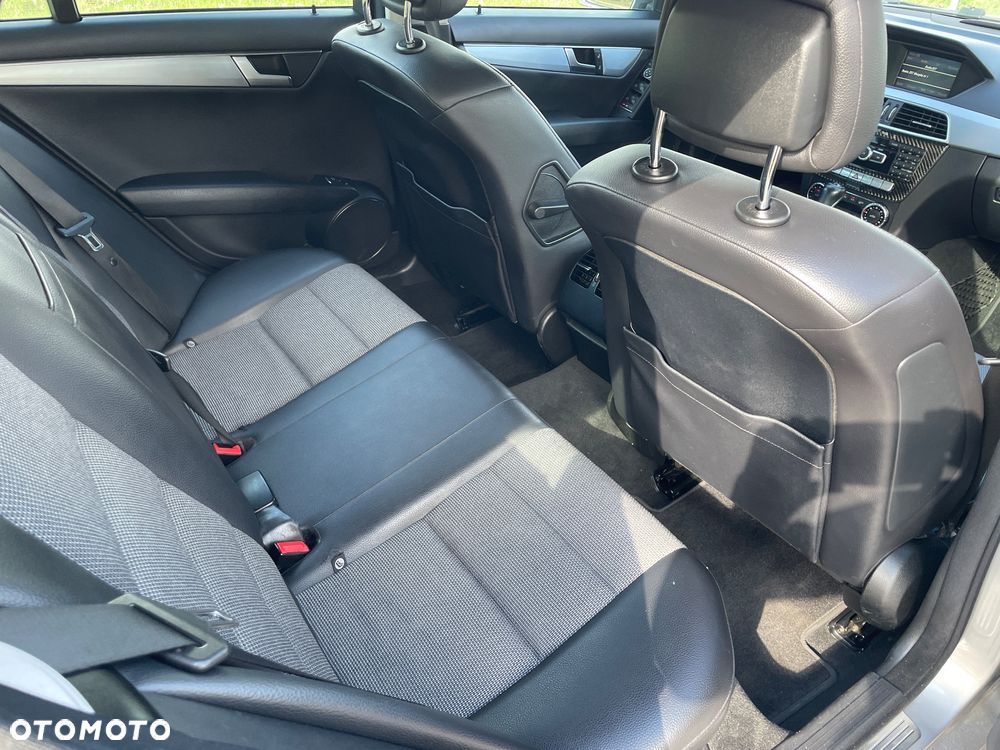Mercedes-Benz Klasa C 180 BlueEFFICIENCY 7G-TRONIC Avantgarde - 14