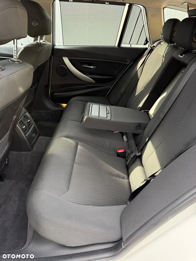 BMW Seria 3 318d Luxury Line - 27