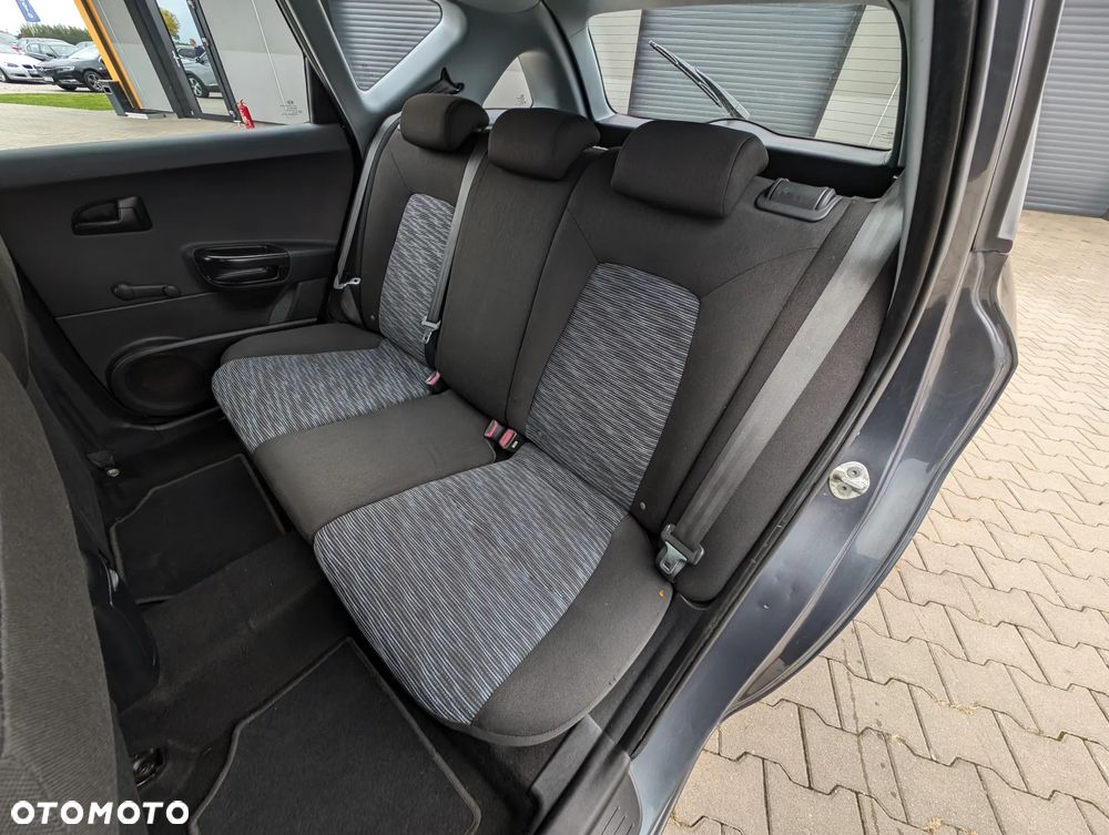Kia Ceed - 38