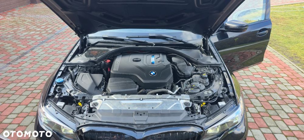 BMW Seria 3 330e M Sport - 9