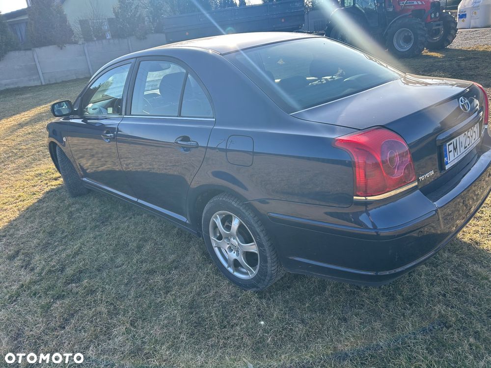 Toyota Avensis 2.2 D-4D Sol - 3