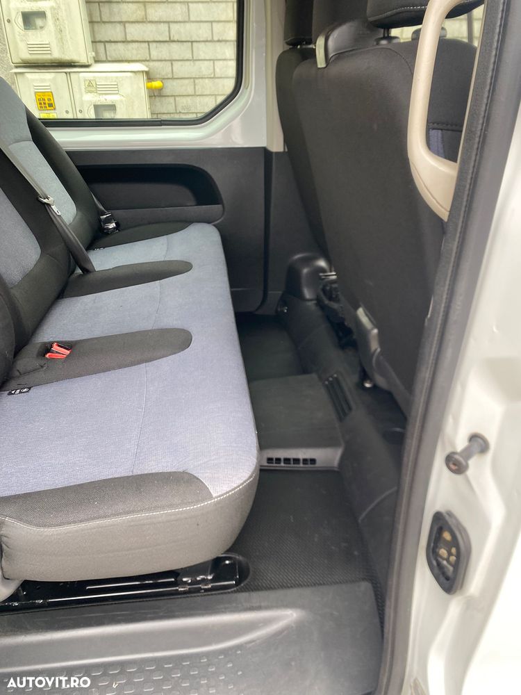 Opel Vivaro - 11