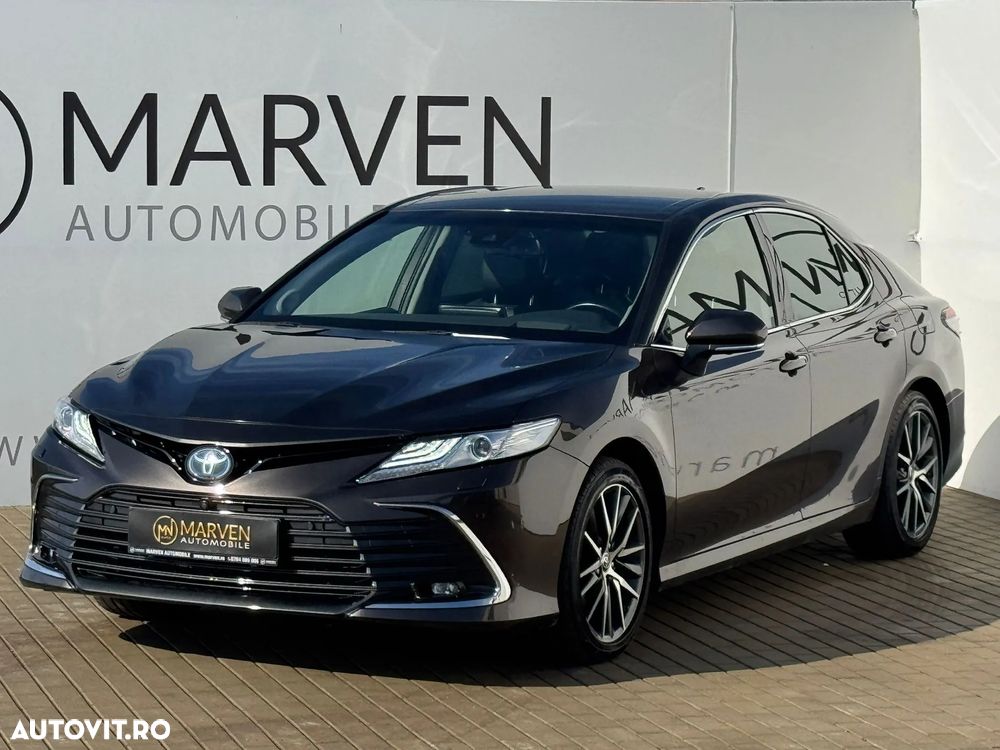 Toyota Camry Luxury - 3