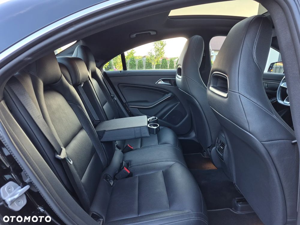 Mercedes-Benz CLA 250 4Matic 7G-DCT - 17
