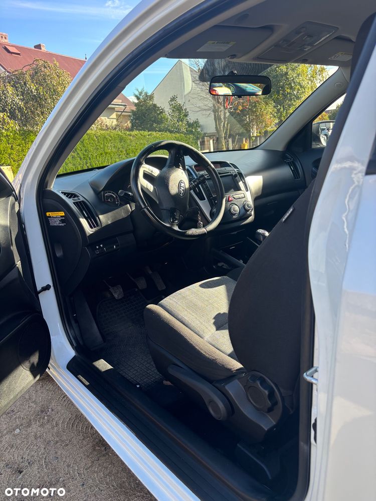 Kia Ceed - 10