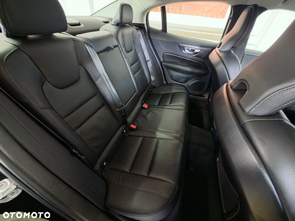 Volvo S60 B4 B DKG Plus Dark - 11