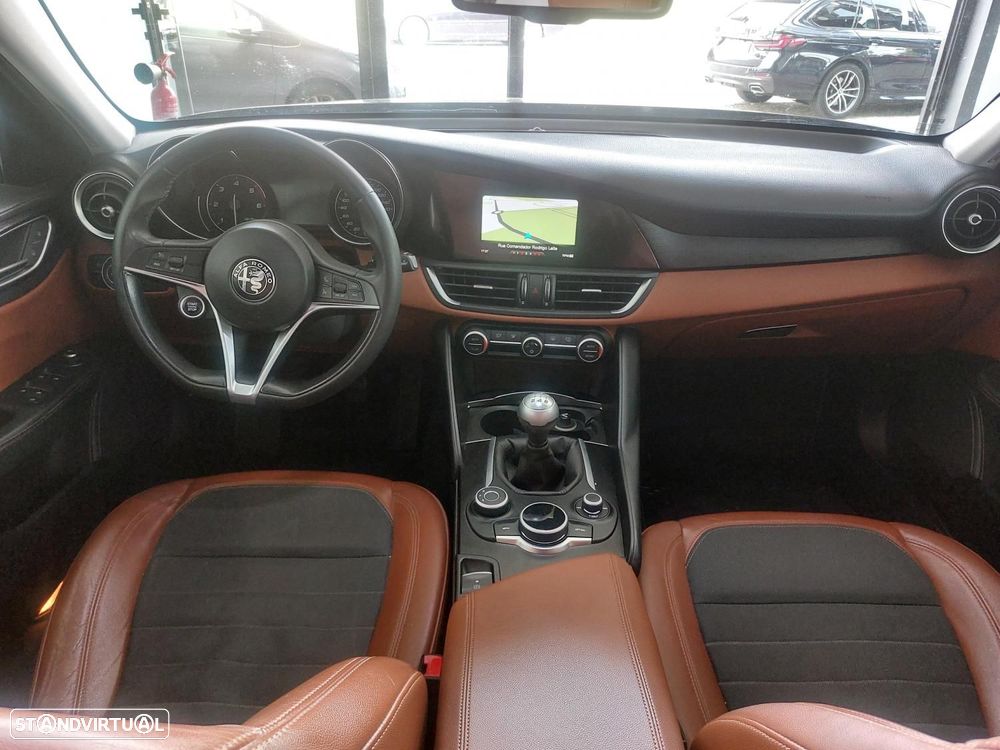 Alfa Romeo Giulia 2.2 D - 11