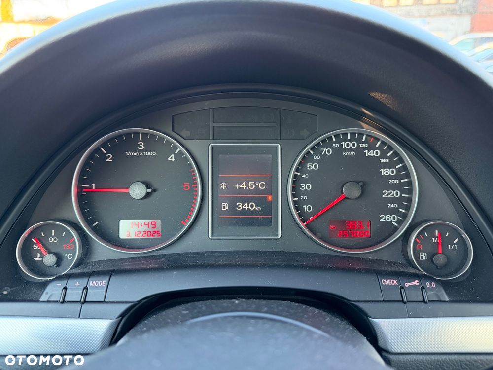 Audi A4 Avant 2.0 TDI - 25