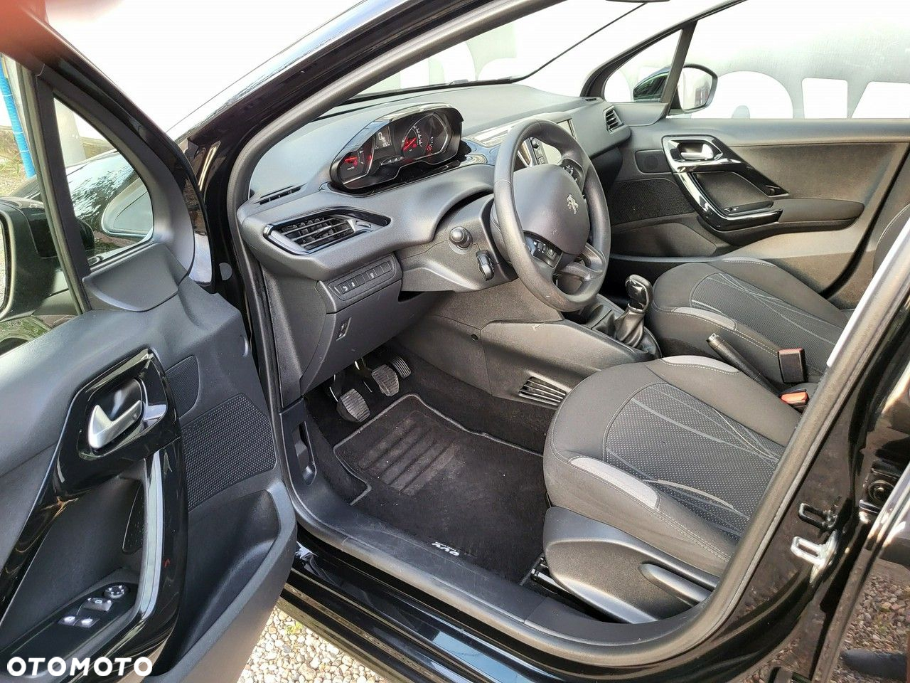 Peugeot 208 - 6