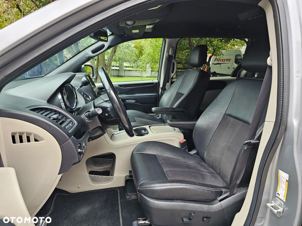 Dodge Grand Caravan - 11