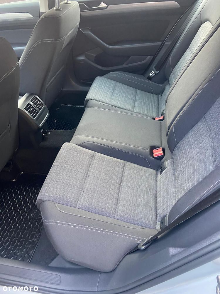 Volkswagen Passat - 19