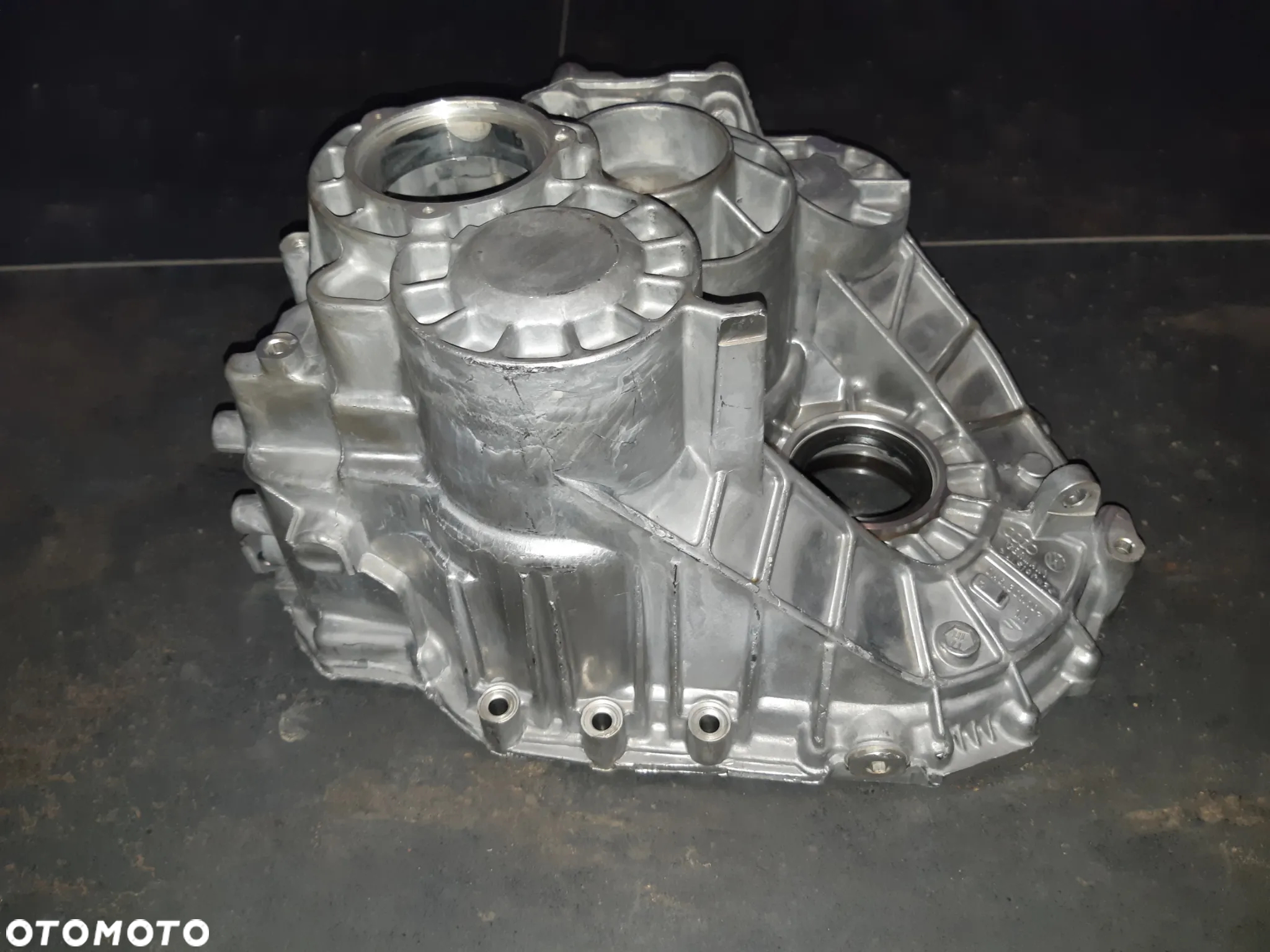 OBUDOWA SKRZYNI BIEGÓW VW Tiguan 2.0TDI 4X4 SBE 0A6301104H - 2