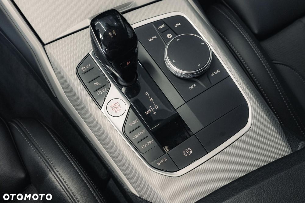 BMW Seria 3 330i Advantage - 22