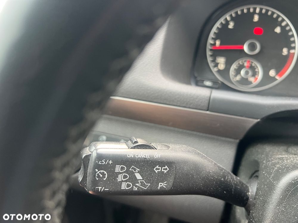 Volkswagen Touran 1.6 TDI DPF BlueMot Comfortline - 18