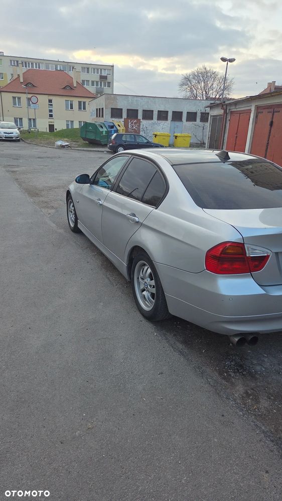 BMW Seria 3 318i - 5