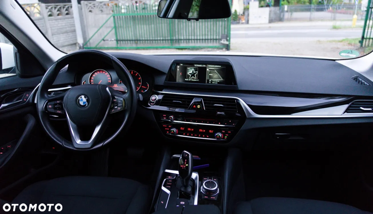 BMW Seria 5 520i - 8