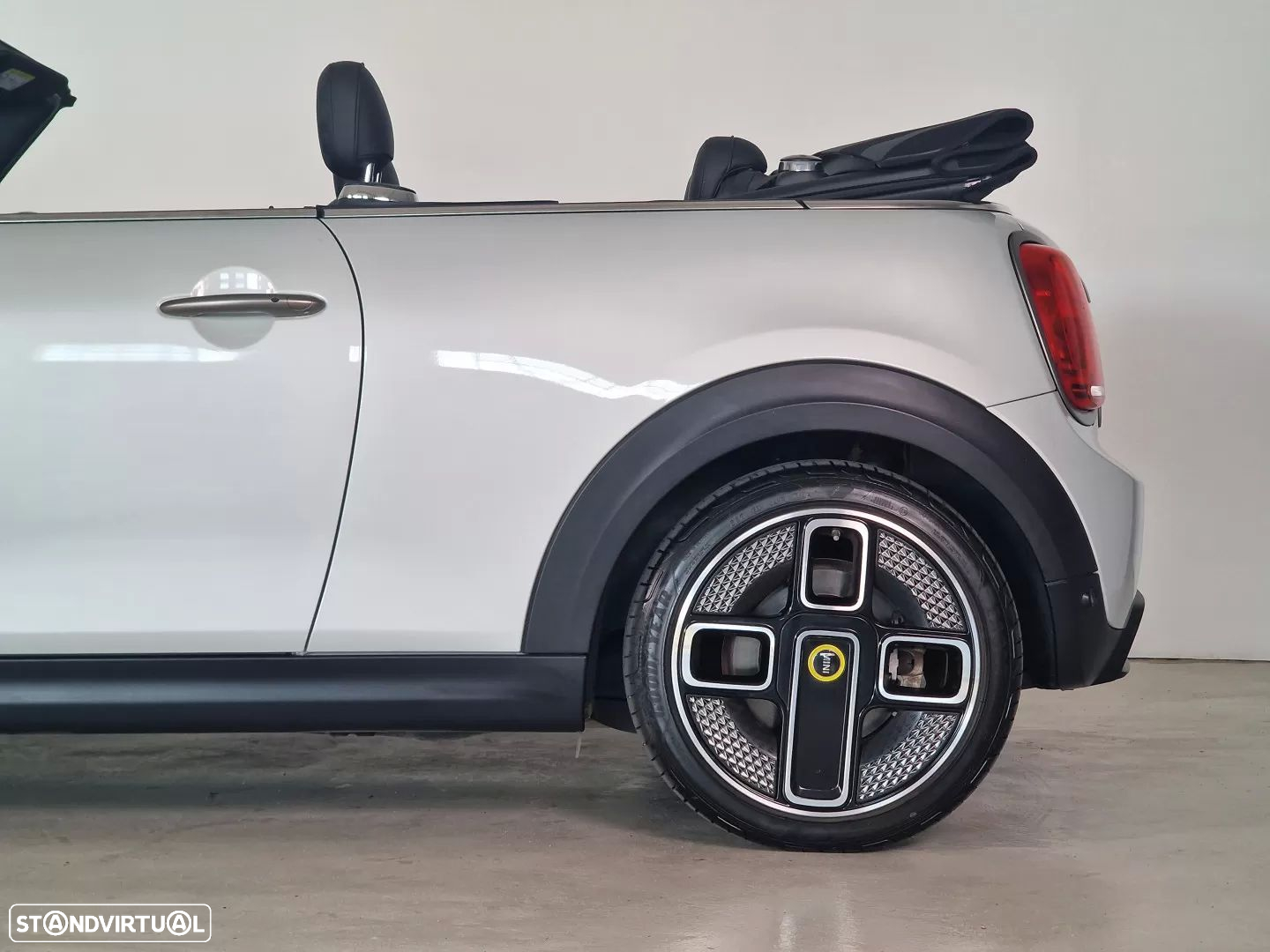 MINI Cabrio Cooper SE - 13