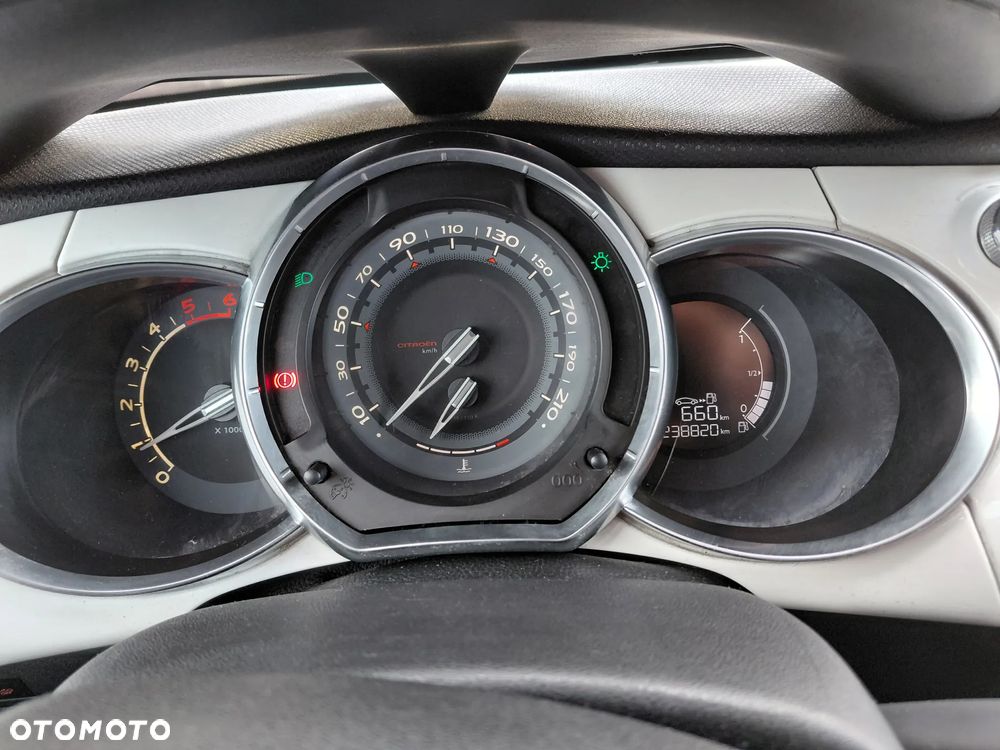 Citroën DS3 1.6 e-HDi SoChic - 3