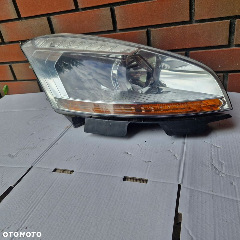 LAMPA PRAWA PRZÓD CITROEN C4 PICASSO - 2