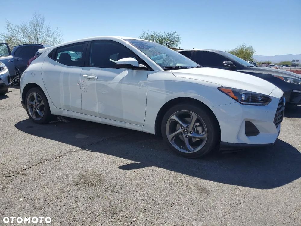 Hyundai Veloster - 3