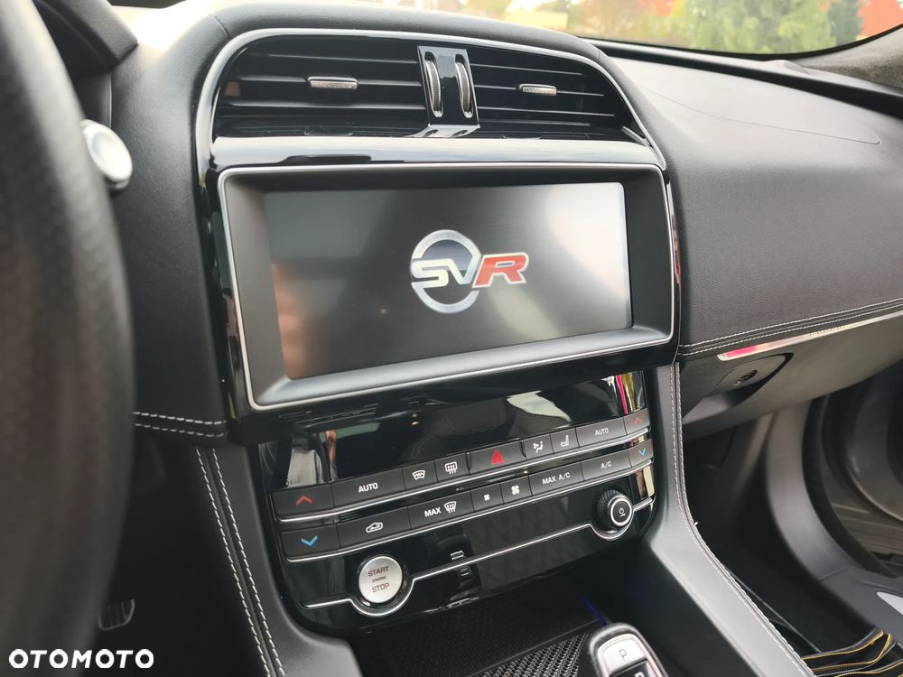 Jaguar F-Pace AWD SVR - 10