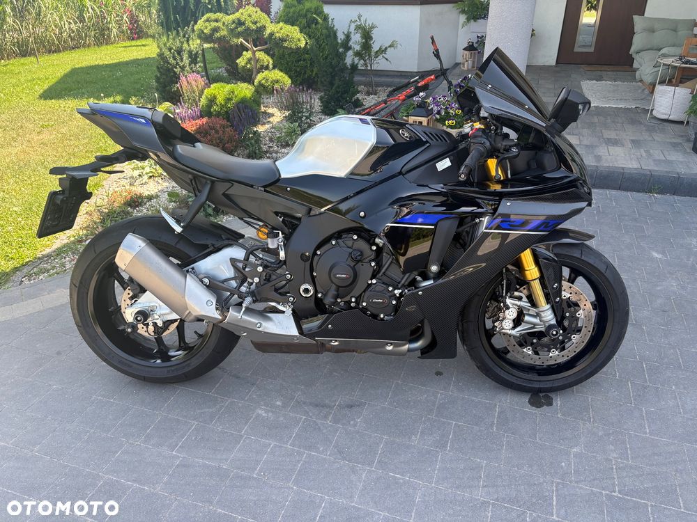 Yamaha R1 - 1