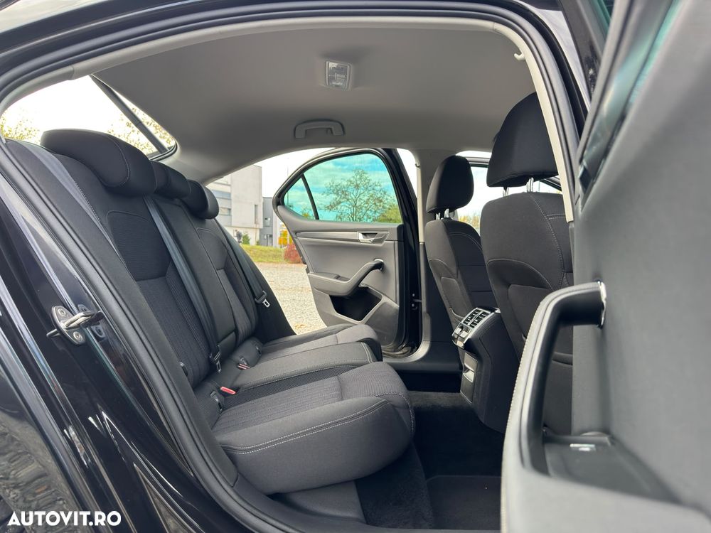 Skoda Superb 2.0 TDI DSG Premium Edition - 36