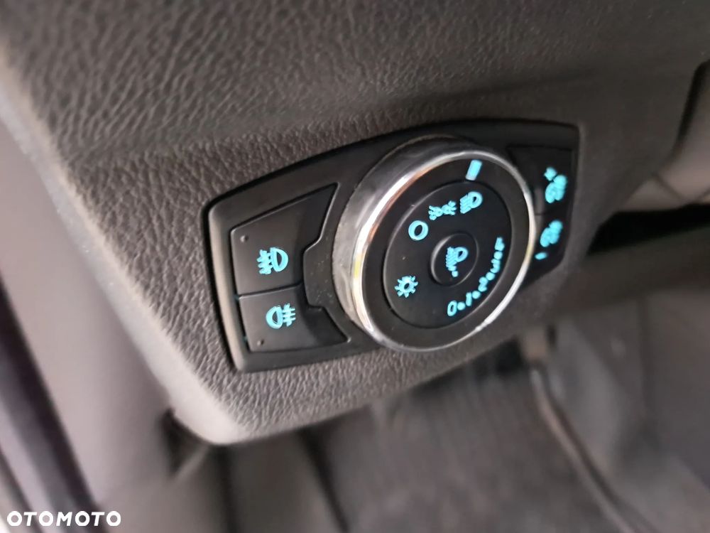 Ford Transit Courier - 20