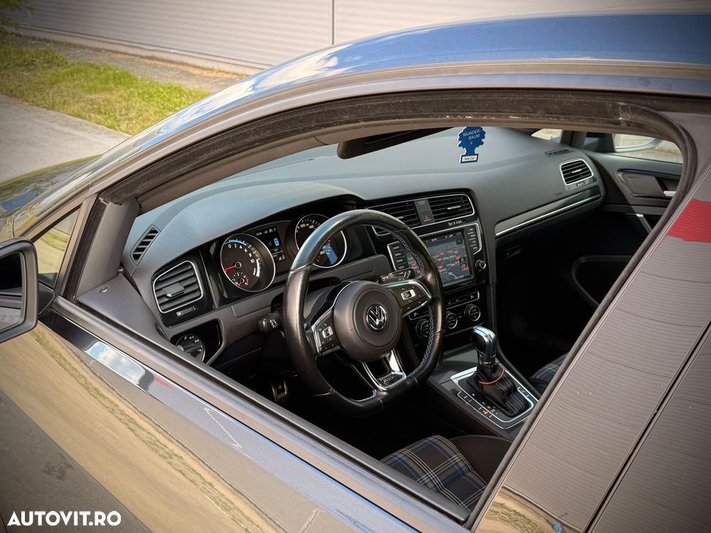 Volkswagen Golf - 9