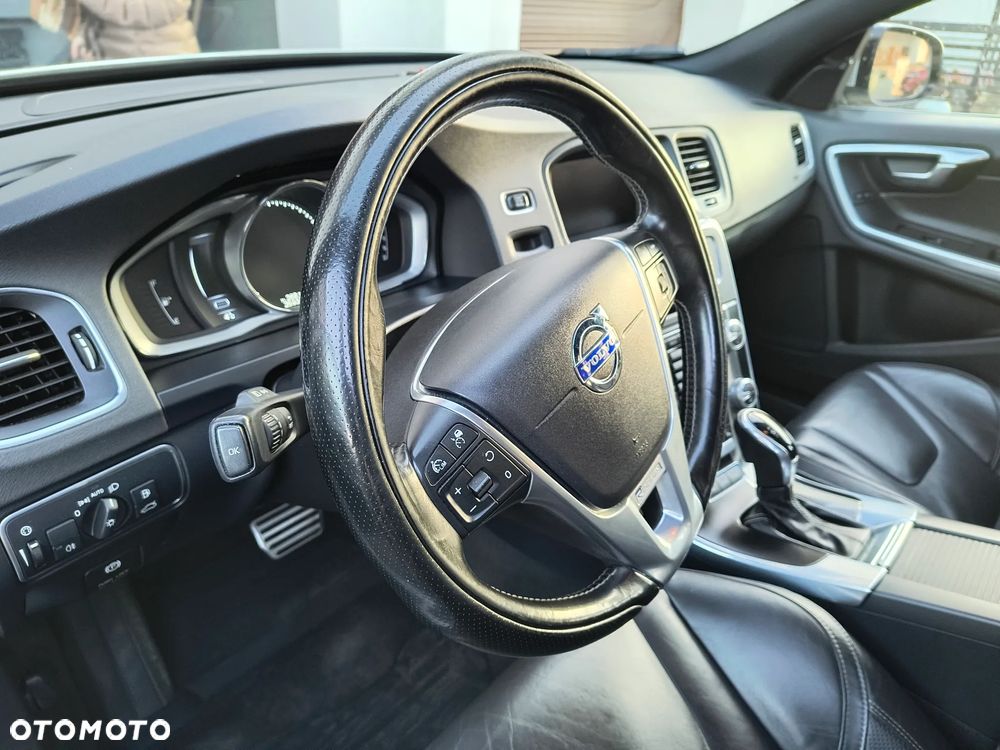 Volvo V60 D6 AWD Plug-in Hybrid Summum - 34