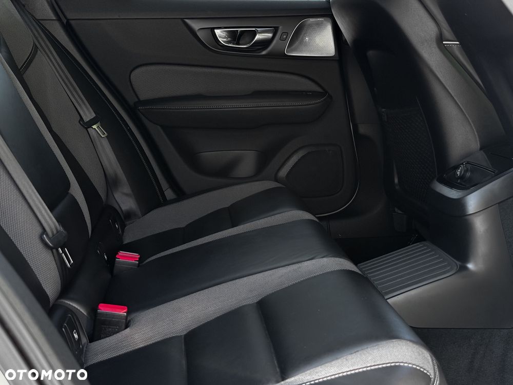 Volvo V60 T8 AWD Recharge Geartronic RDesign - 27