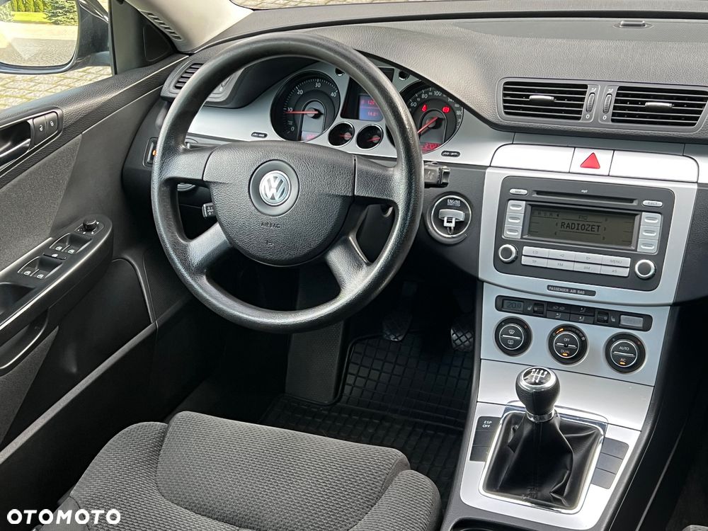 Volkswagen Passat 1.9 TDI Comfortline - 22