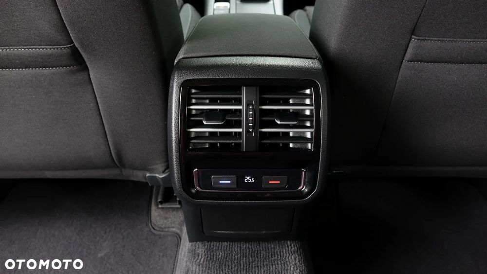 Volkswagen Passat 2.0 TDI (BlueMotion Technology) Comfortline - 11