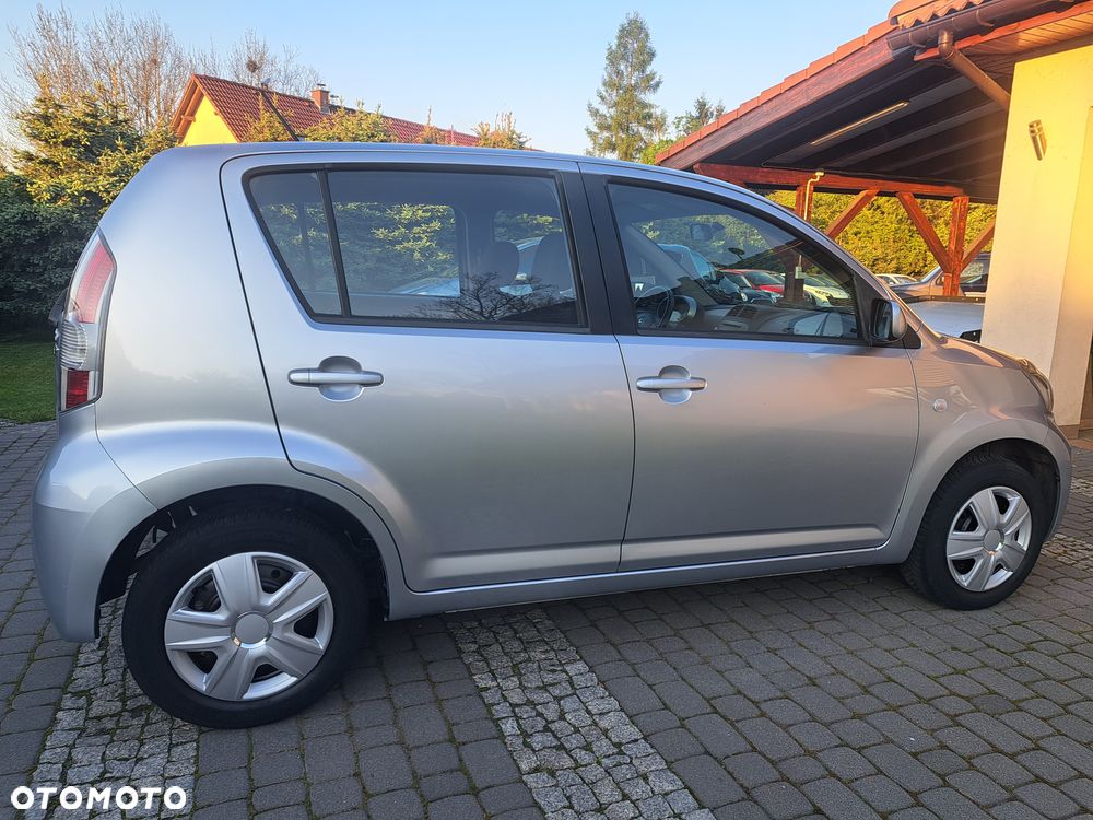 Daihatsu Sirion 1.0 - 5