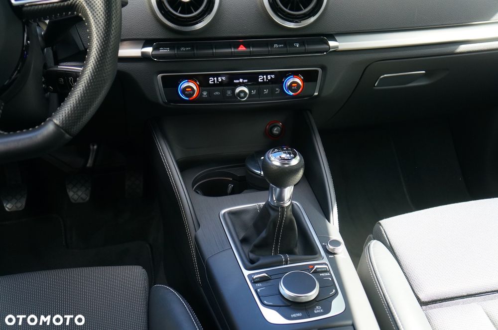 Audi A3 Sportback 2.0 TDI S line Sportpaket - 27