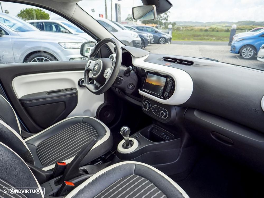 Renault Twingo Z.E. 22 Intens - 21