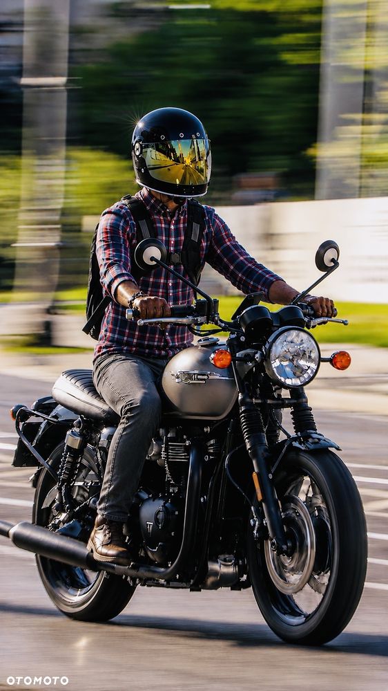 Triumph Bonneville - 1
