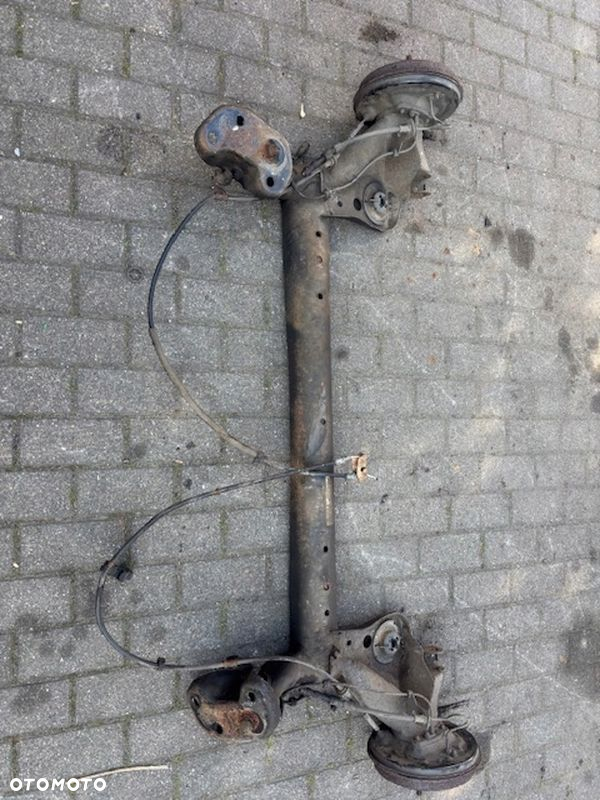 KOMPLETNA BELKA ZAWIESZENIA TYŁ OŚ FORD FIESTA MK7 2008-2017