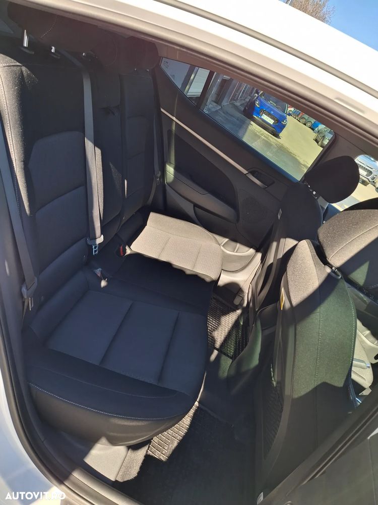 Hyundai Elantra 1.6 MPi Comfort - 25