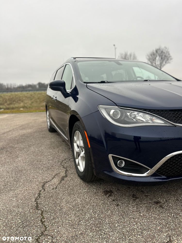 Chrysler Pacifica - 8