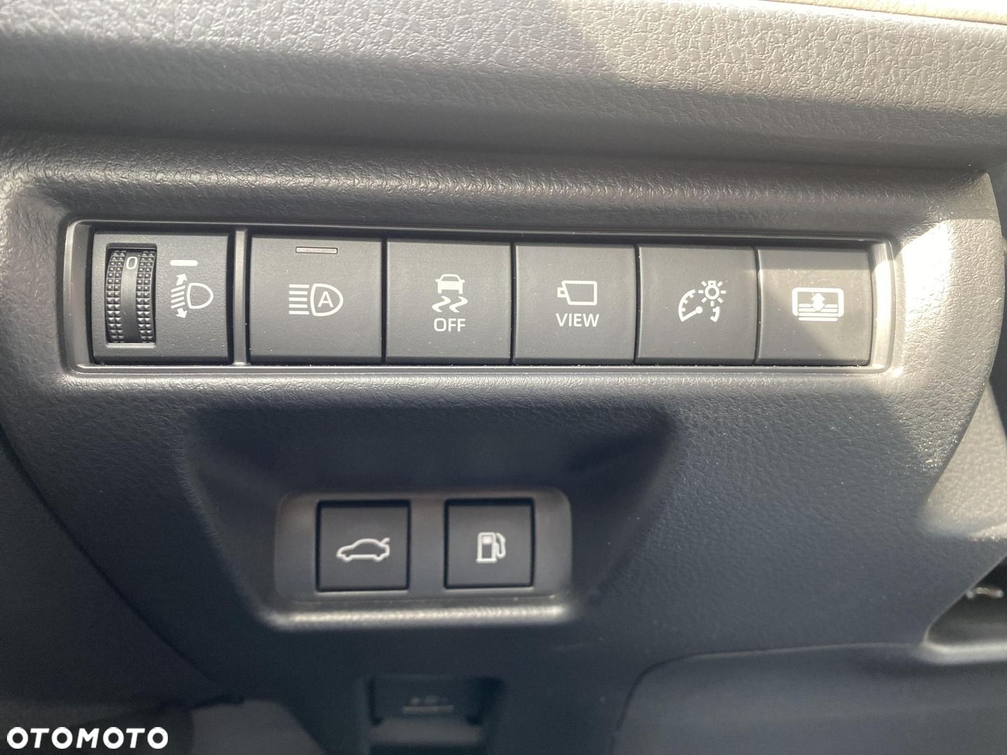 Toyota Camry - 26