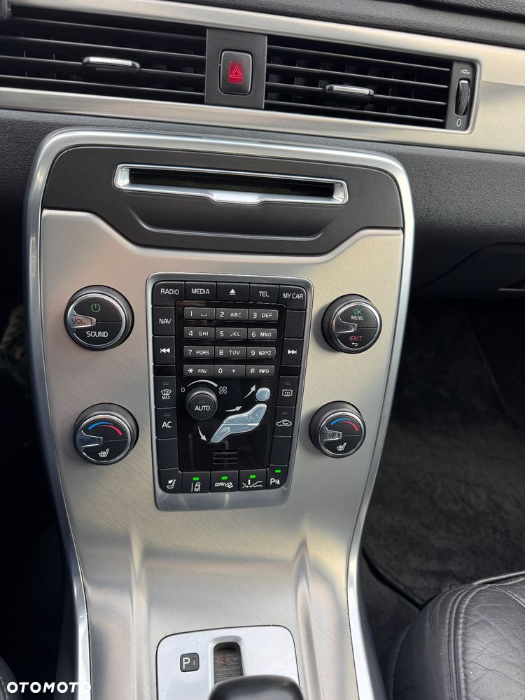 Volvo V70 D3 Geartronic Summum - 16