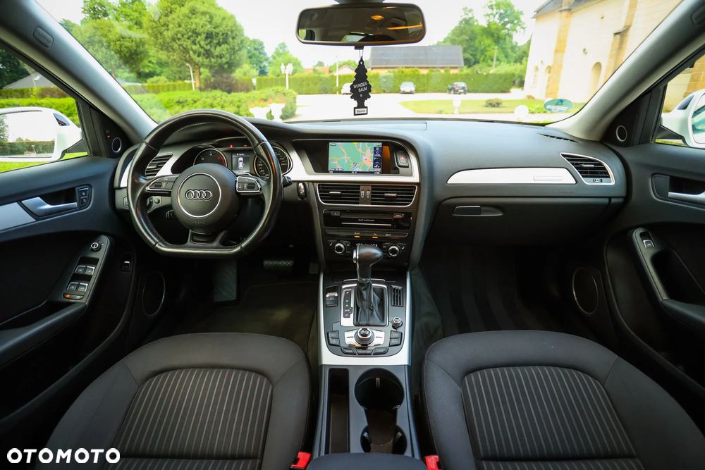 Audi A4 Avant 2.0 TDI DPF clean diesel quattro S tronic S line Sportpaket - 2