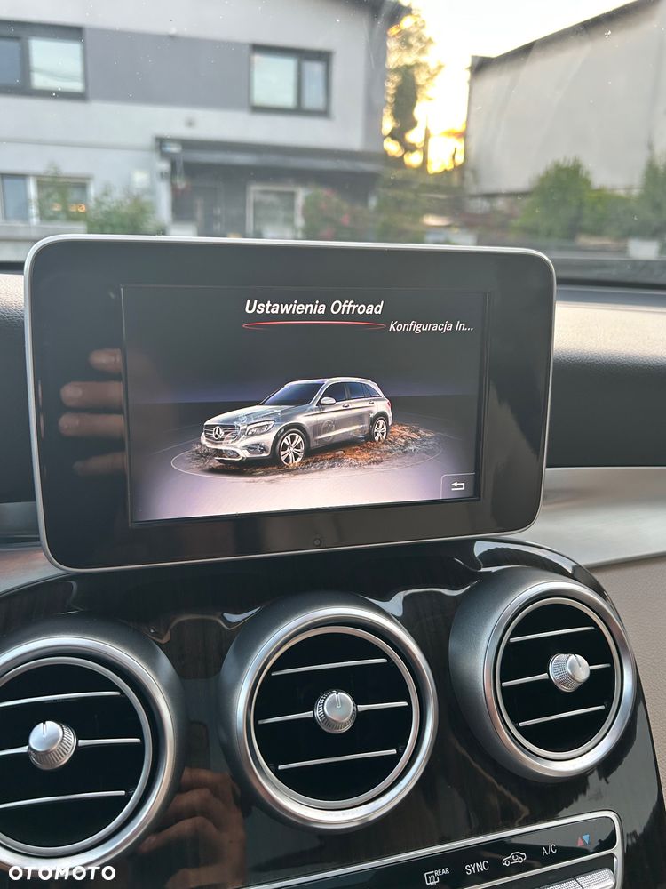 Mercedes-Benz GLC - 22