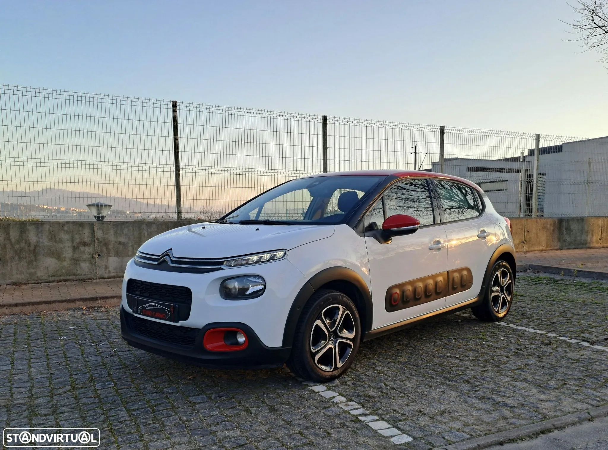 Citroën C3 1.2 PureTech Shine - 1