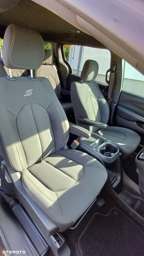 Chrysler Pacifica - 6